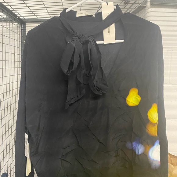 Babaton 101 %100 silk blouse - Picture 2 of 4